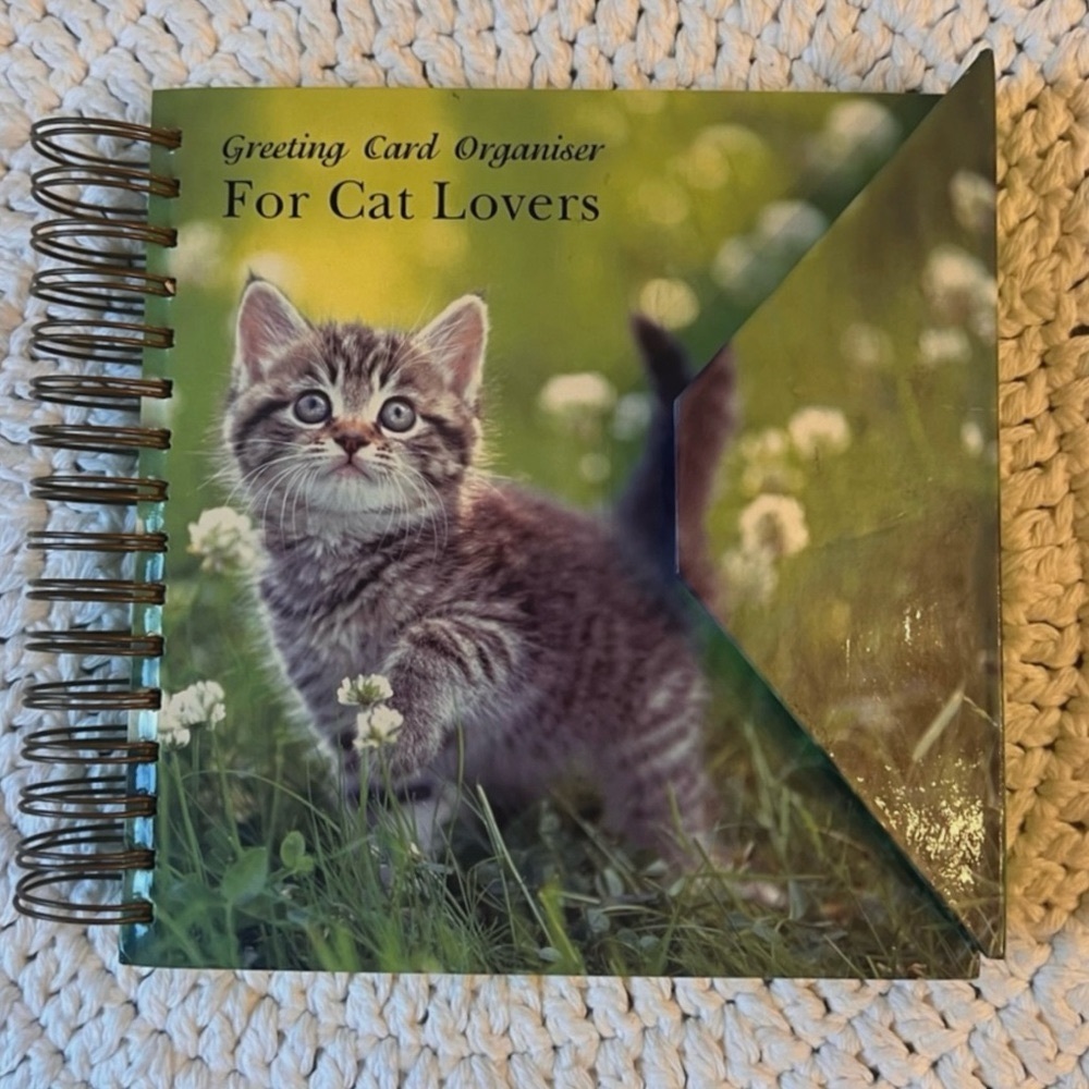 Organizer for Cat Lovers with Blank Greeting Cards